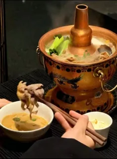 Warm Sounds for Cold Nights

[Sound On] The bubbly simmer of hotpot, the sizzle of barbecue, the hiss of espresso, the crisp snap of oil hitting a pan. Every food sound is a direct line to warmth.

Let your ears settle in so your taste buds can follow. Press play and let each frame and sound bring a small, healing moment to your day.

#NewWorldHotels