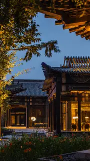 Yu Mansion — A Modern Ode to Chinese Dining in Shenyang

Discover Yu Mansion at New World Shenyang Hotel : where street-style bites meet refined banquet fare. Inspired by local flavours and crafted with contemporary flair, the open kitchen and live seafood tanks invite you into the story behind every dish. Dine beneath a panoramic glass roof, enjoy garden views, and choose private moonlit rooms for an intimate feast. Thoughtful, elegant, unmistakably local—reserve your table for an elevated taste of Shenyang.

#NewWorldShenyangHotel
#NewWorldHotels