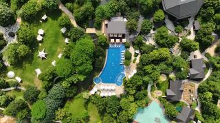 Summer, Rewritten at New World Qingyuan

Under the sun, New World Qingyuan Hotel turns the everyday into something unhurried—cool water, lush greenery and bright, open air. Later, let the rhythm shift to the simple joy of ribs by the pool at Xian Poolside Bar: warm, smoky, and perfectly summer.

@newworldqingyuanhotel
#NewWorldQingyuanHotel 
#NewWorldHotels